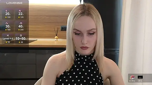 Snapshot of Bella_Villen chatting on June 23, 11:41 am Bella Villen online show from June 23, 11:41 am
