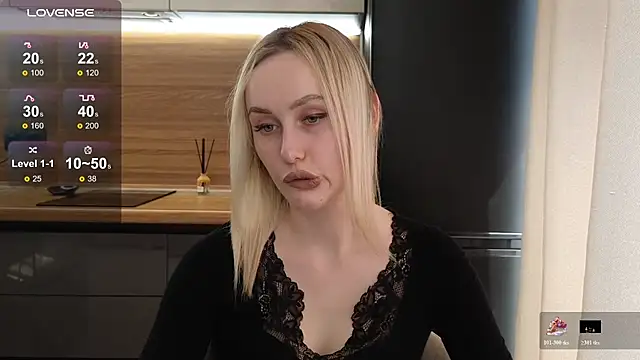 Snapshot of Bella_Villen chatting on July 1, 8:38 am Bella Villen online show from July 1, 8:38 am