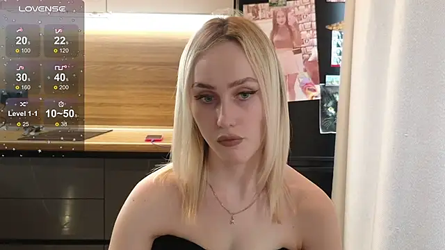 Snapshot of Bella_Villen chatting on July 9, 12:09 pm Bella Villen online show from July 9, 12:09 pm