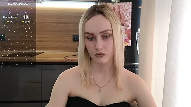 Snapshot of Bella_Villen chatting on July 20, 8:50 am Bella Villen online show from July 20, 8:50 am