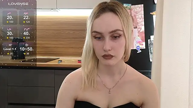 Snapshot of Bella_Villen chatting on July 28, 9:59 am Bella Villen online show from July 28, 9:59 am