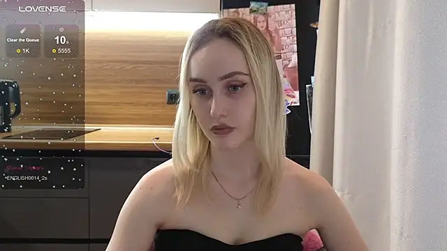 Snapshot of Bella_Villen chatting on July 28, 12:48 pm Bella Villen online show from July 28, 12:48 pm