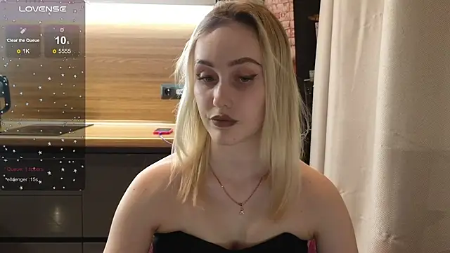 Snapshot of Bella_Villen chatting on July 28, 4:39 pm Bella Villen online show from July 28, 4:39 pm