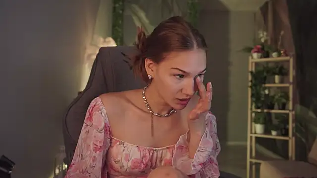 Snapshot of Sweet_Emilya chatting on June 3, 9:34 am Sweet Emilya online show from June 3, 9:34 am