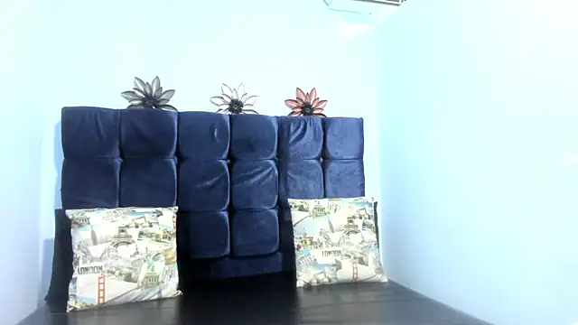 Snapshot of Saray_sexylove chatting on July 4, 10:43 am Saray sexylove online show from July 4, 10:43 am