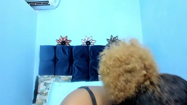 Snapshot of Saray_sexylove chatting on July 19, 12:09 pm Saray sexylove online show from July 19, 12:09 pm