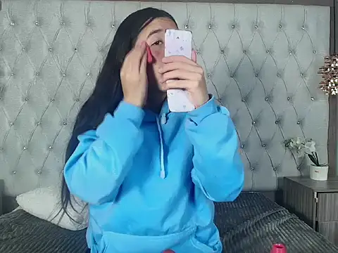 LilyRossi  online show from April 17, 12:52 pm