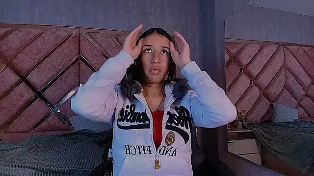 Snapshot of LilyRossi_ chatting on April 18, 12:53 pm LilyRossi online show from April 18, 12:53 pm
