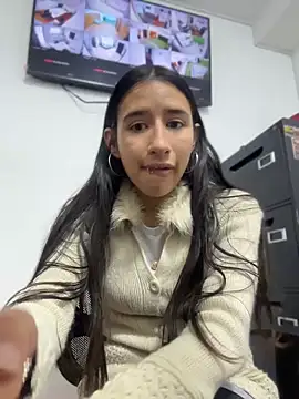 Snapshot of LilyRossi_ chatting on May 5, 12:57 pm LilyRossi online show from May 5, 12:57 pm