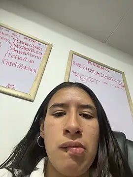 Snapshot of LilyRossi_ chatting on May 13, 12:13 pm LilyRossi online show from May 13, 12:13 pm
