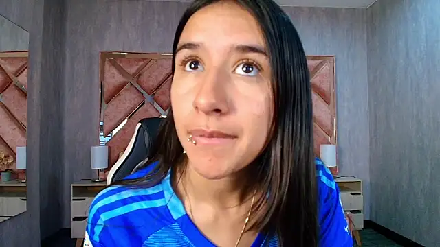 Snapshot of LilyRossi_ chatting on May 21, 1:29 pm LilyRossi online show from May 21, 1:29 pm