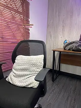LilyRossi  online show from July 18, 1:37 pm