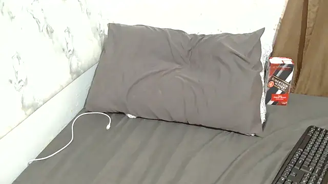 HottestEbonyBitch online show from April 28, 10:31 am