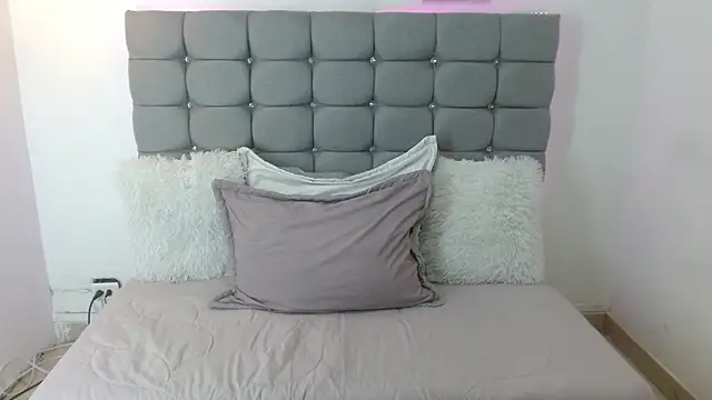 Luna vixen1 online show from March 3, 6:58 pm