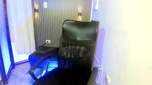 CharlotteKing8 online show from March 17, 12:30 pm