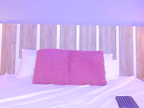 EmilySearss online show from March 8, 7:50 pm