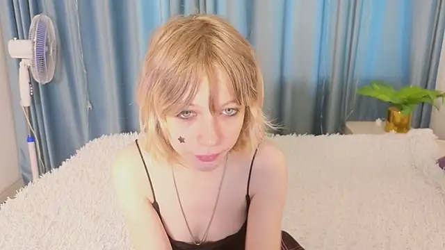 Snapshot of MollySally chatting on June 4, 4:07 am MollySally online show from June 4, 4:07 am