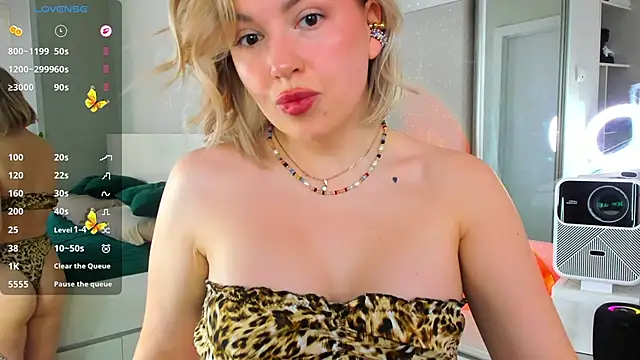 crowned goddess online show from March 7, 2:08 am