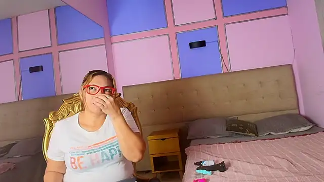 Dani Queen  online show from March 3, 12:00 pm