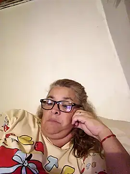 momismilf544 online show from April 1, 5:30 am