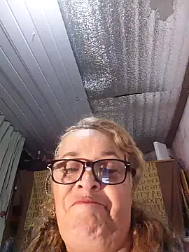 momismilf544 online show from April 27, 5:27 am