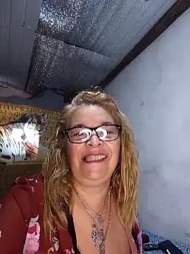 momismilf544 online show from May 7, 2:22 pm