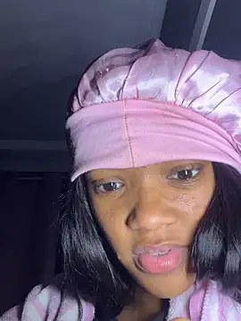 Snapshot of SweetBeauty4you chatting on June 18, 11:31 pm SweetBeauty4you online show from June 18, 11:31 pm