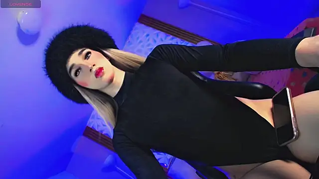 Snapshot of Sophiaa_doll_ chatting on May 7, 4:51 am Sophiaa doll online show from May 7, 4:51 am