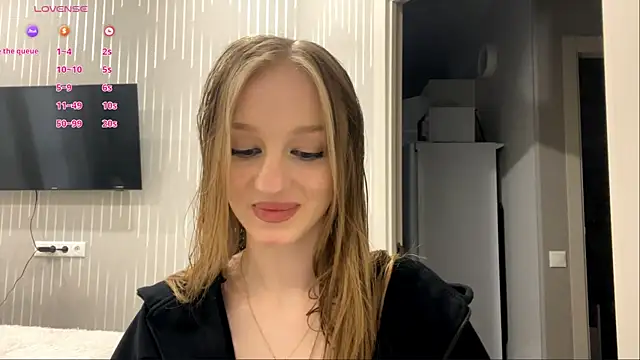 Anika Socutehe online show from June 7, 3:05 pm