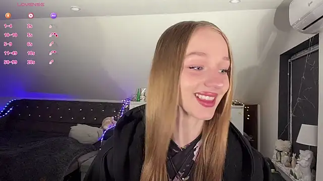 Anika Socutehe online show from July 25, 9:01 pm