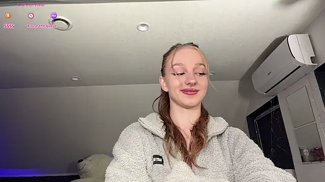 Anika Socutehe online show from July 26, 9:11 pm