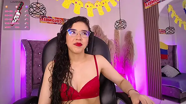 Snapshot of Amara_Davis1 chatting on July 2, 4:07 am Amara Davis1 online show from July 2, 4:07 am