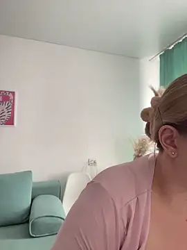 Avery Wilson online show from June 10, 3:18 am