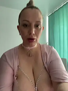 Avery Wilson online show from June 12, 3:27 am