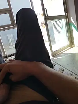 Snapshot of shybullggn chatting on February 28, 6:25 am shybullggn online show from February 28, 6:25 am