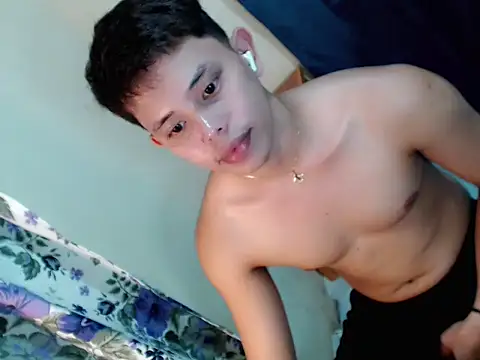 Snapshot of Baby_Maxxx chatting on July 14, 8:19 am Baby Maxxx online show from July 14, 8:19 am