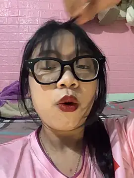 Leeeeiu online show from May 1, 3:05 pm