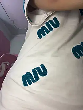 Leeeeiu online show from June 11, 3:21 pm