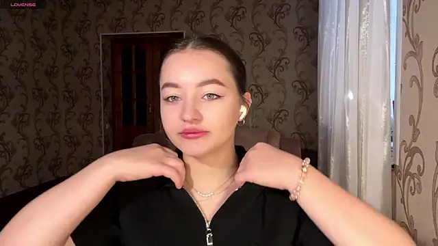 Snapshot of KarineDampy chatting on March 8, 3:05 pm KarineDampy online show from March 8, 3:05 pm