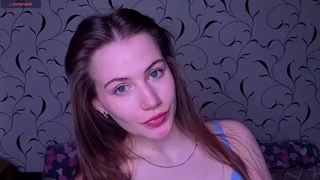 Snapshot of Luxwyverna chatting on April 10, 7:51 pm Luxwyverna online show from April 10, 7:51 pm