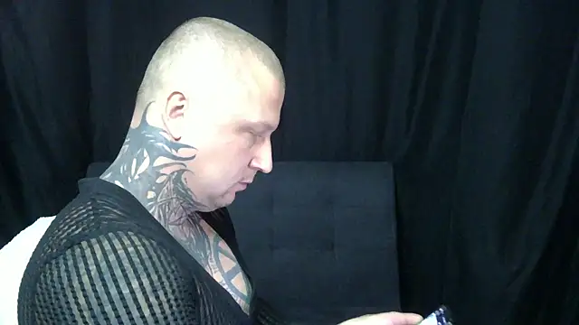 devilWithTats online show from April 18, 8:51 am
