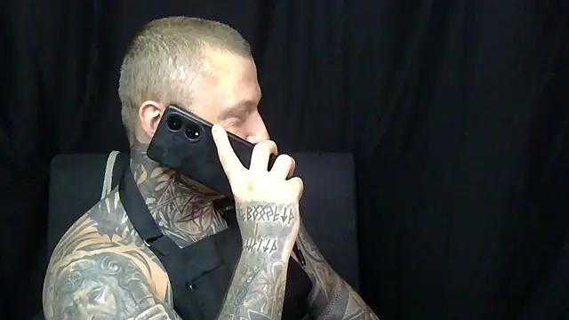 devilWithTats online show from July 4, 8:09 am