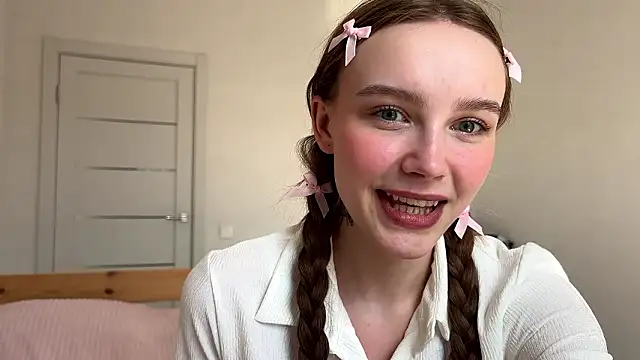 Lolatatee online show from March 9, 12:42 pm