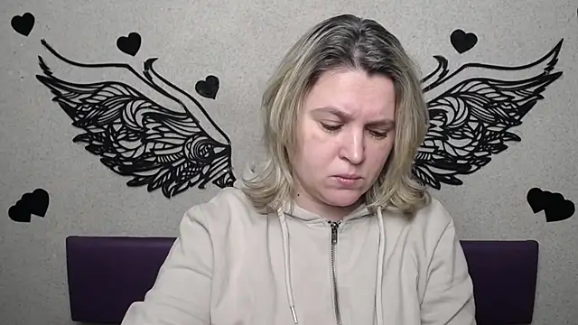 VickyRobins online show from March 10, 7:02 am