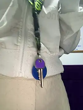   Nahomy online show from March 10, 11:37 am