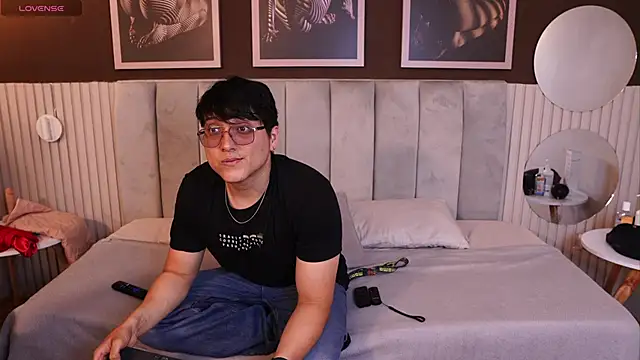 Mia and Belmonth online show from April 29, 10:27 pm