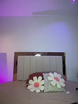 Mia Becket  online show from March 9, 10:19 am