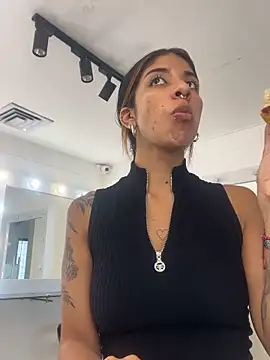 VioletaHills  online show from April 27, 2:37 pm