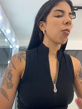 VioletaHills  online show from July 22, 12:30 pm
