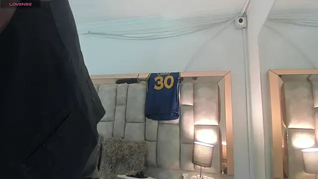 Snapshot of Titan_Moreno_ chatting on July 27, 12:12 pm Titan Moreno online show from July 27, 12:12 pm